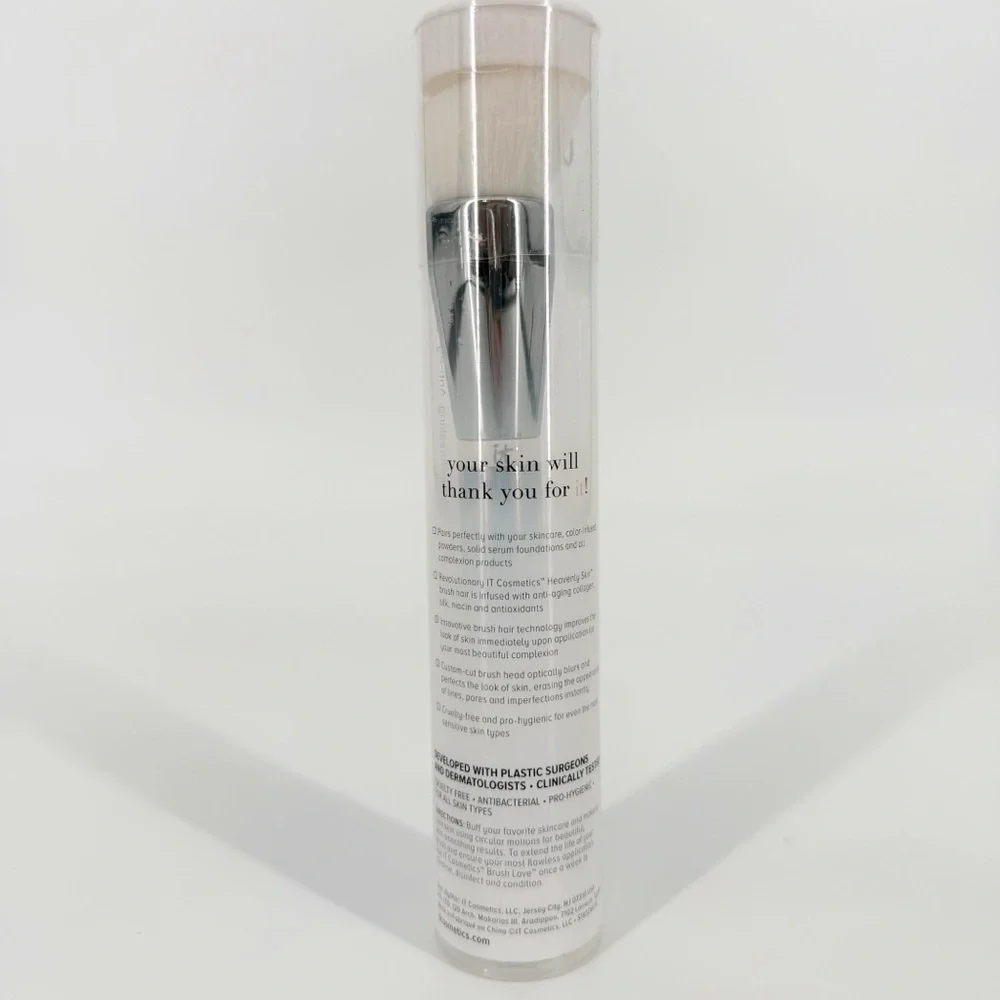 It Cosmetics Skin Smoothing Complexion Brush No. 704 Brand new, package never o